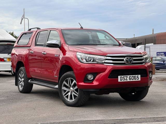 Toyota Hilux 2.4 D-4D Invincible 4WD Euro 6 (s/s) 4dr (TSS) Pickup Diesel Red