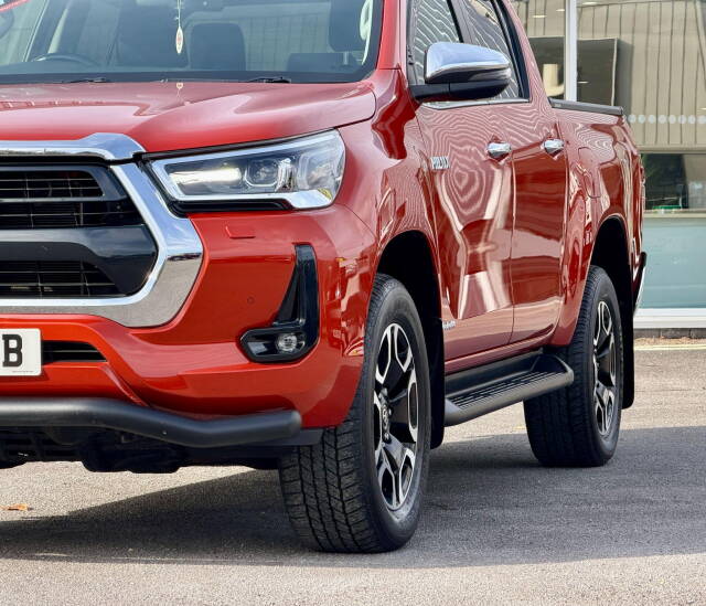 2023 Toyota Hilux 2.8 D-4D Invincible Auto 4WD Euro 6 (s/s) 4dr