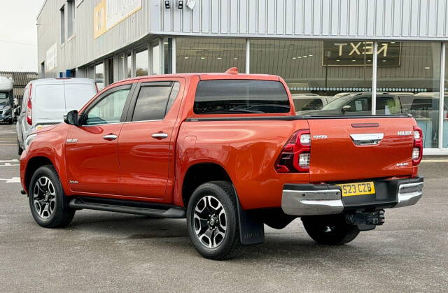 2023 Toyota Hilux 2.8 D-4D Invincible Auto 4WD Euro 6 (s/s) 4dr
